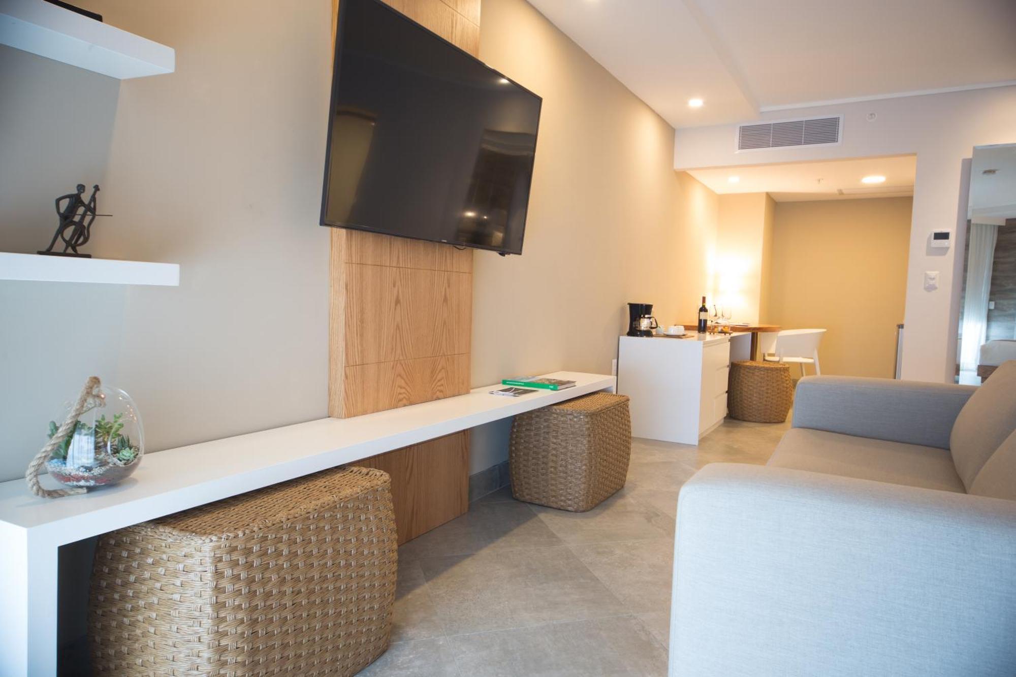 Junior Suite,1441917229:JPEG